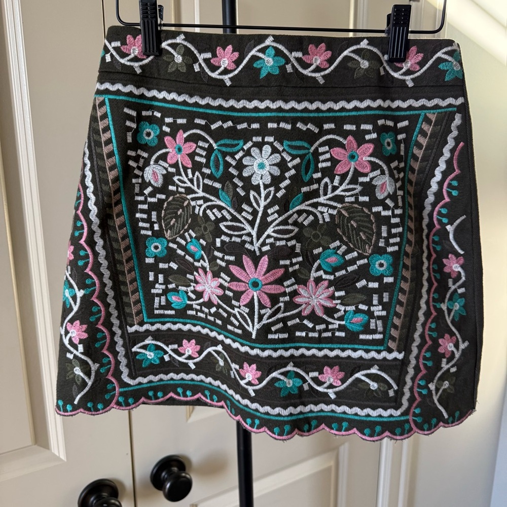 Anthropologie / Maeve aesthetic with standout artisan embroidery small